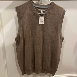 NWT! Nordstrom v-neck sweater vest in color “twig”.